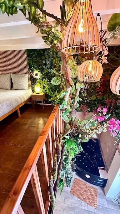 Apartment Jungle Love Room Avec Jaccuzi Au Coeur De Nice France